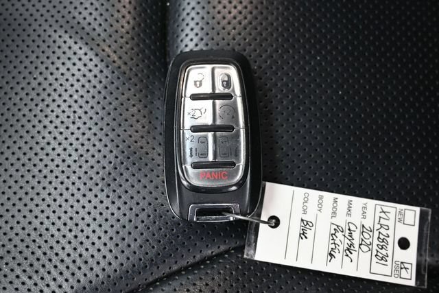 Used 2020 Chrysler Pacifica Limited FWD image 27