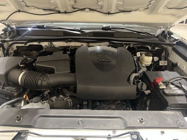 Used 2022 Toyota Tacoma Limited image 27