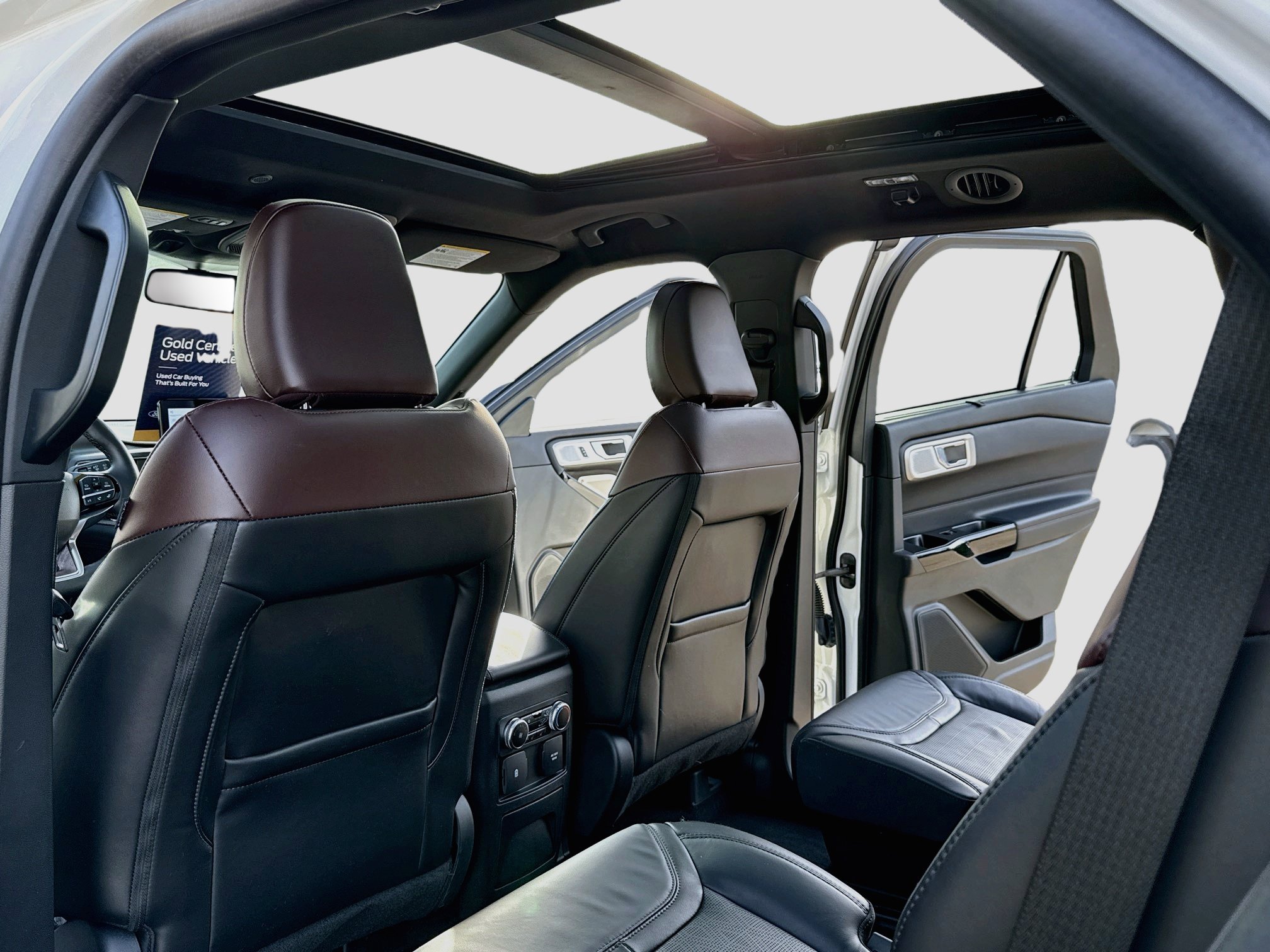 Certified 2023 Ford Explorer Platinum w/ Technology Package AWD/4WD image 19