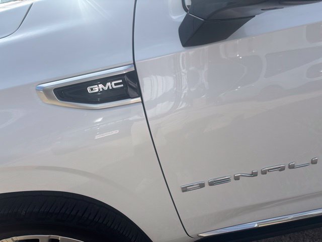 Used 2023 GMC Yukon XL Denali AWD/4WD image 12