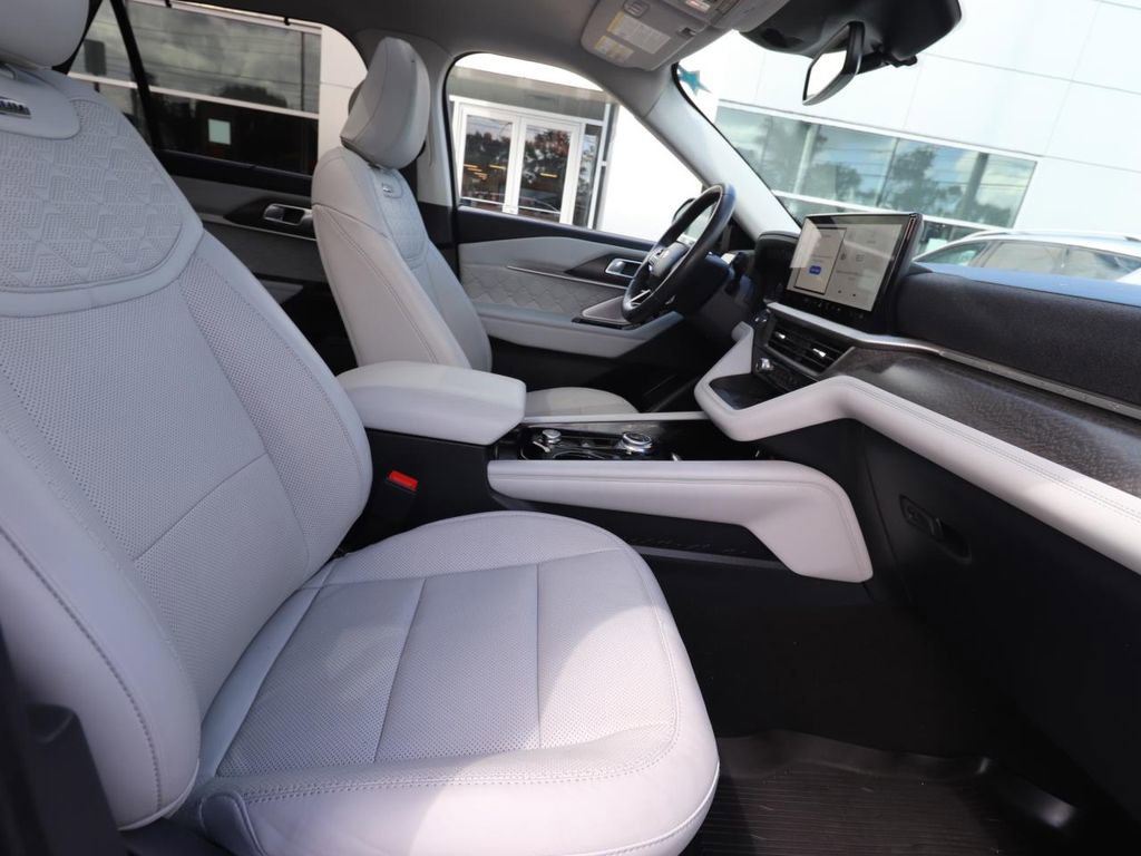 Certified 2025 Ford Explorer Platinum w/ LUX Leather Package image 23