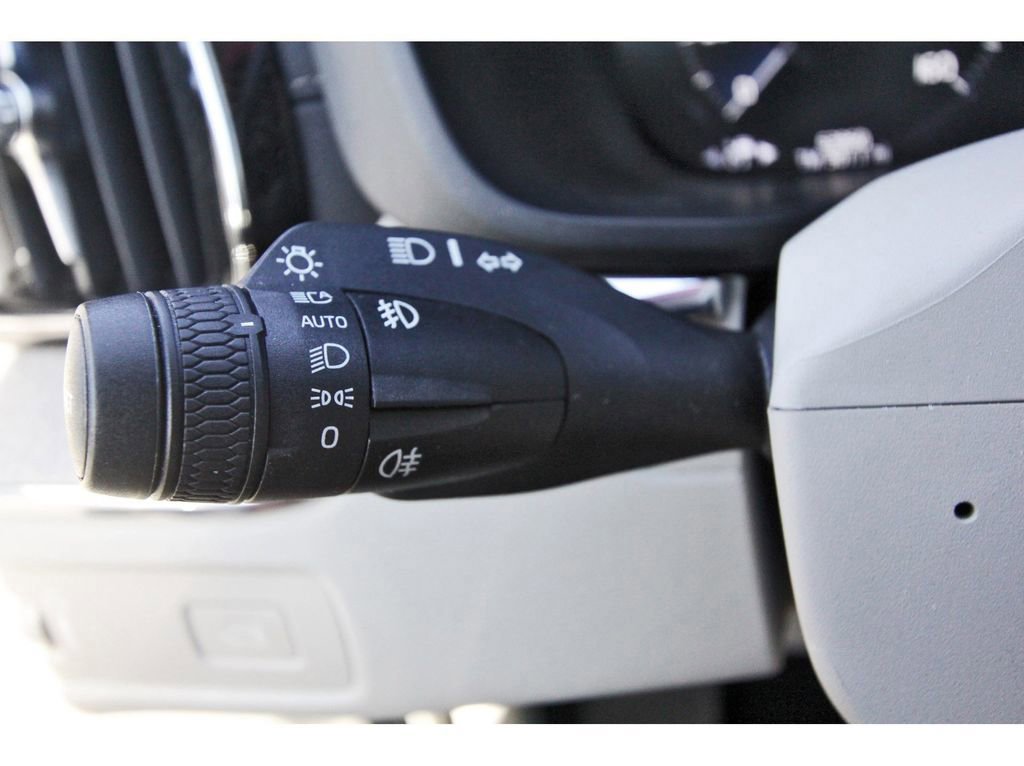 Used 2020 Volvo XC60 T6 Inscription w/ Protection Package Premier image 17