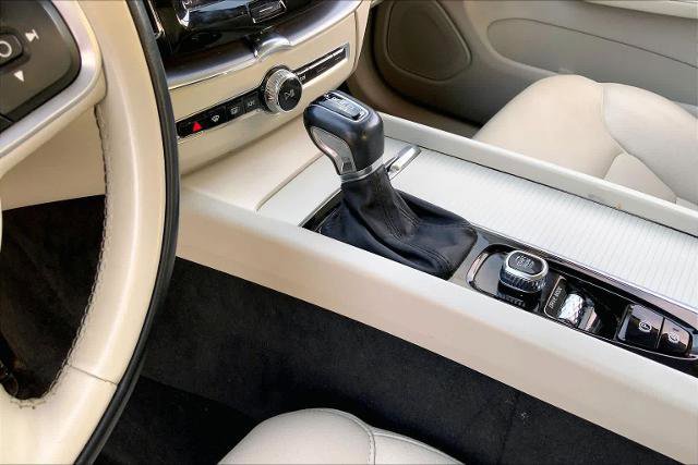 Used 2020 Volvo XC60 T5 Momentum image 17
