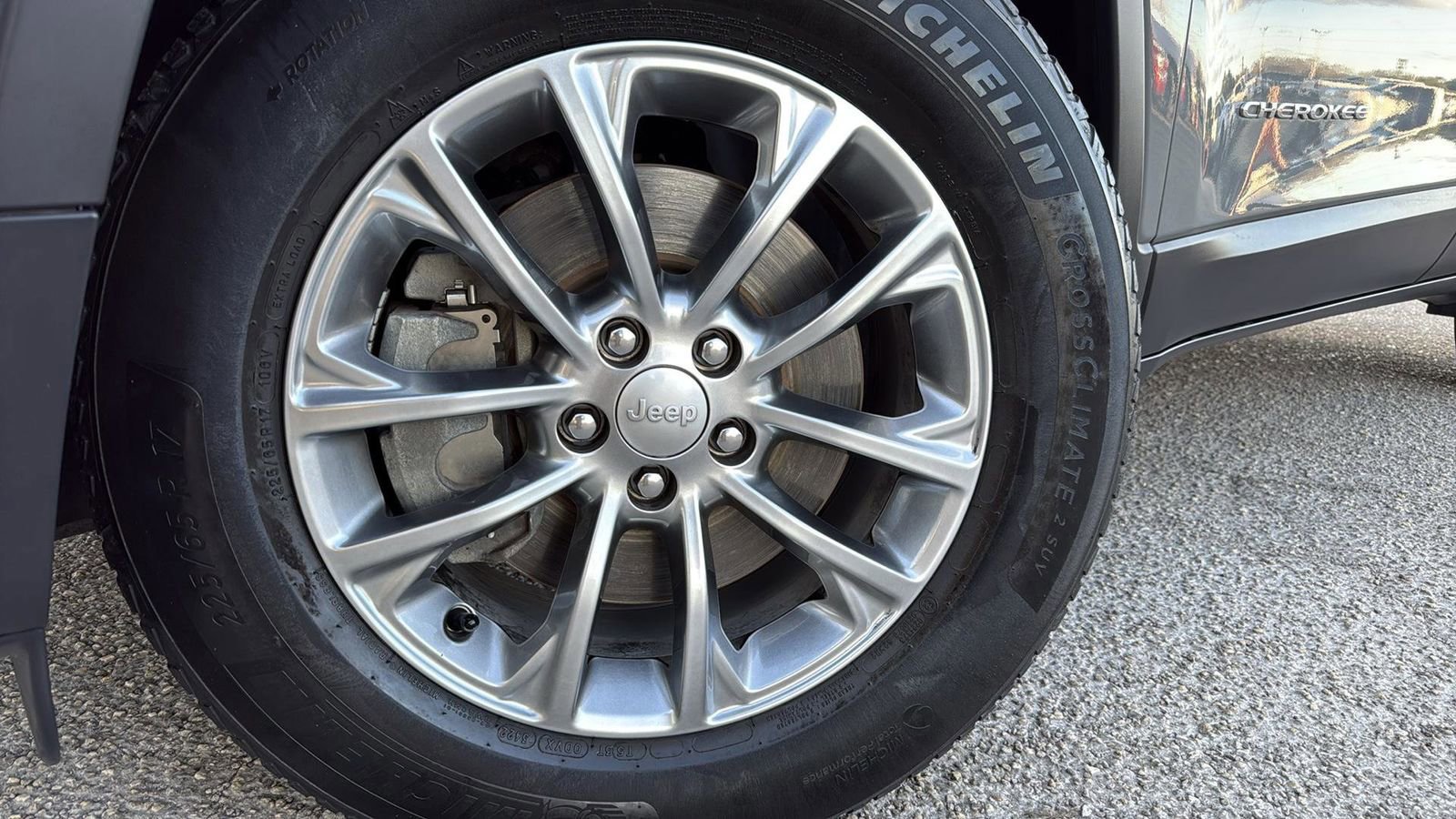 Used 2020 Jeep Cherokee Latitude Plus image 9