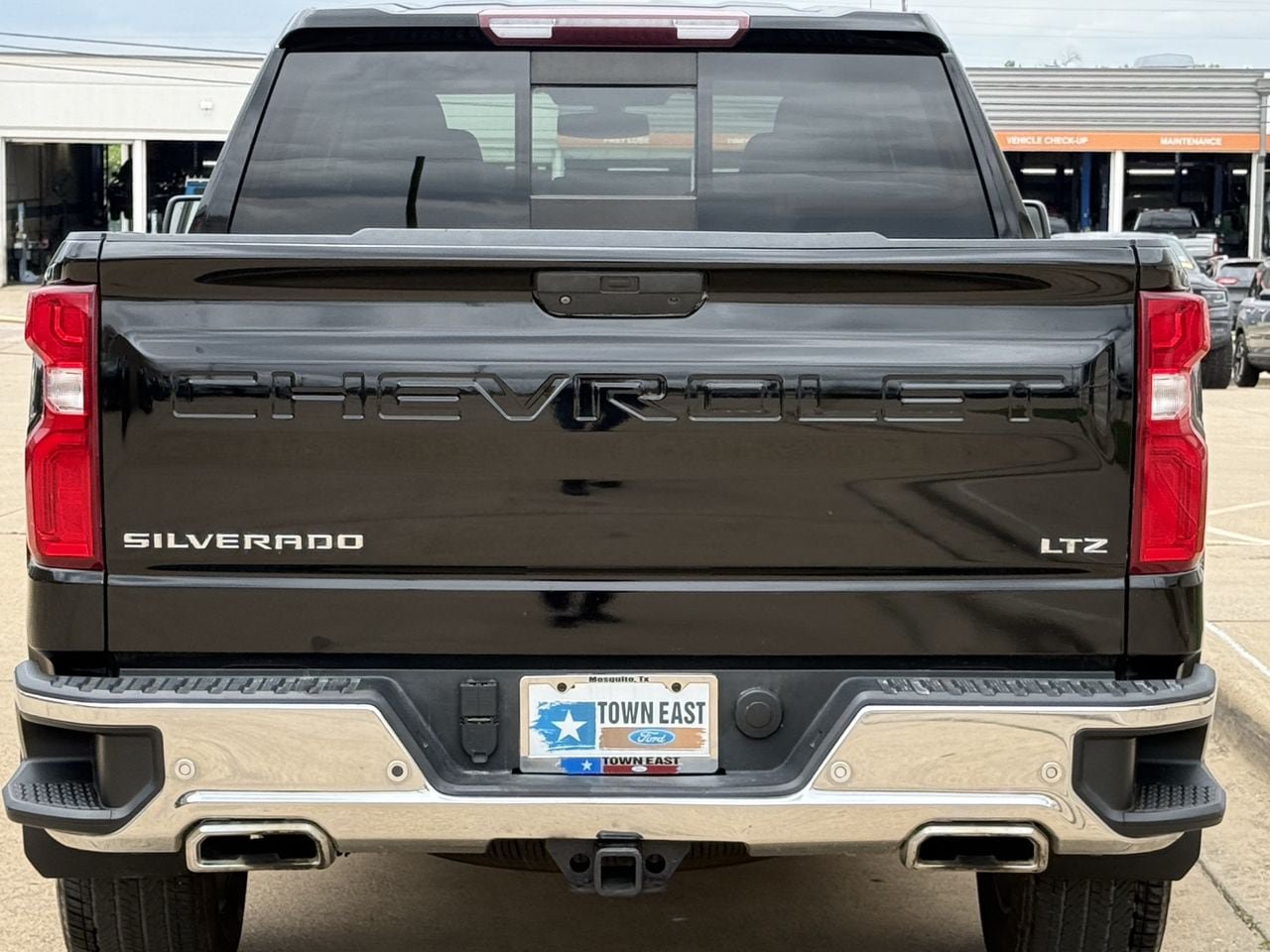 Used 2019 Chevrolet Silverado 1500 LTZ w/ LTZ Plus Package AWD/4WD image 6