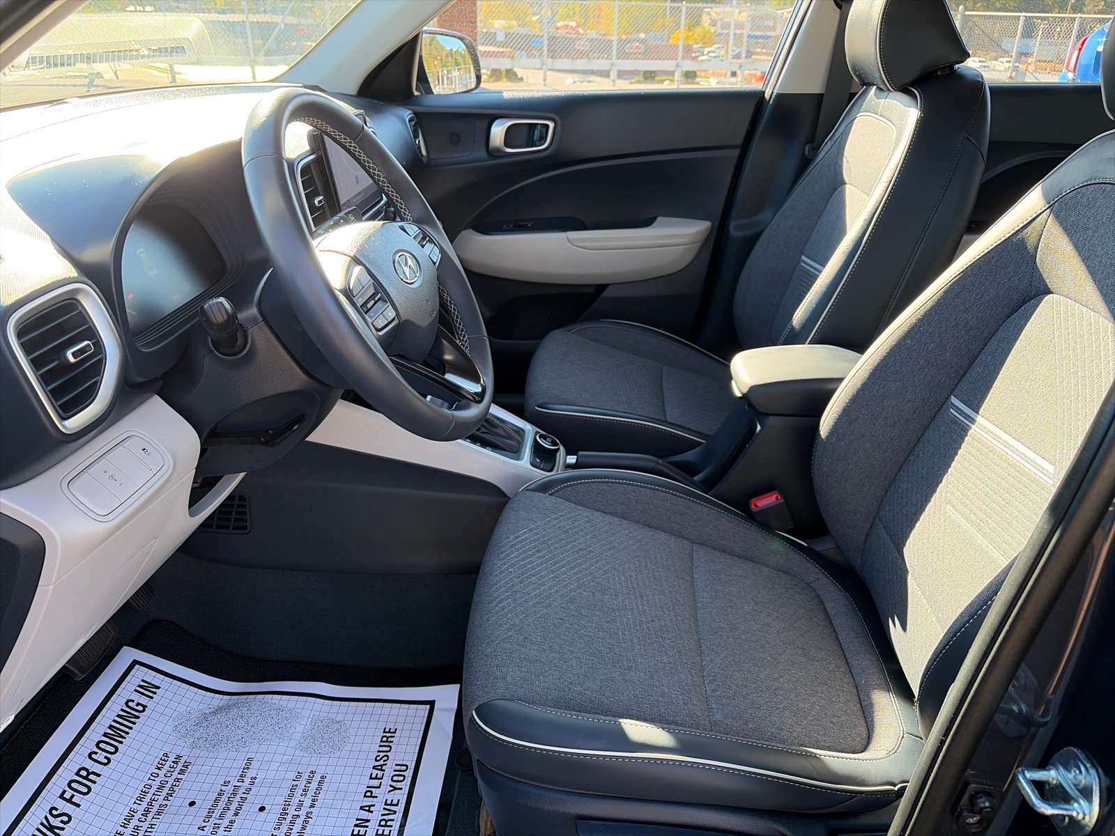 Used 2025 Hyundai Venue Limited FWD image 18