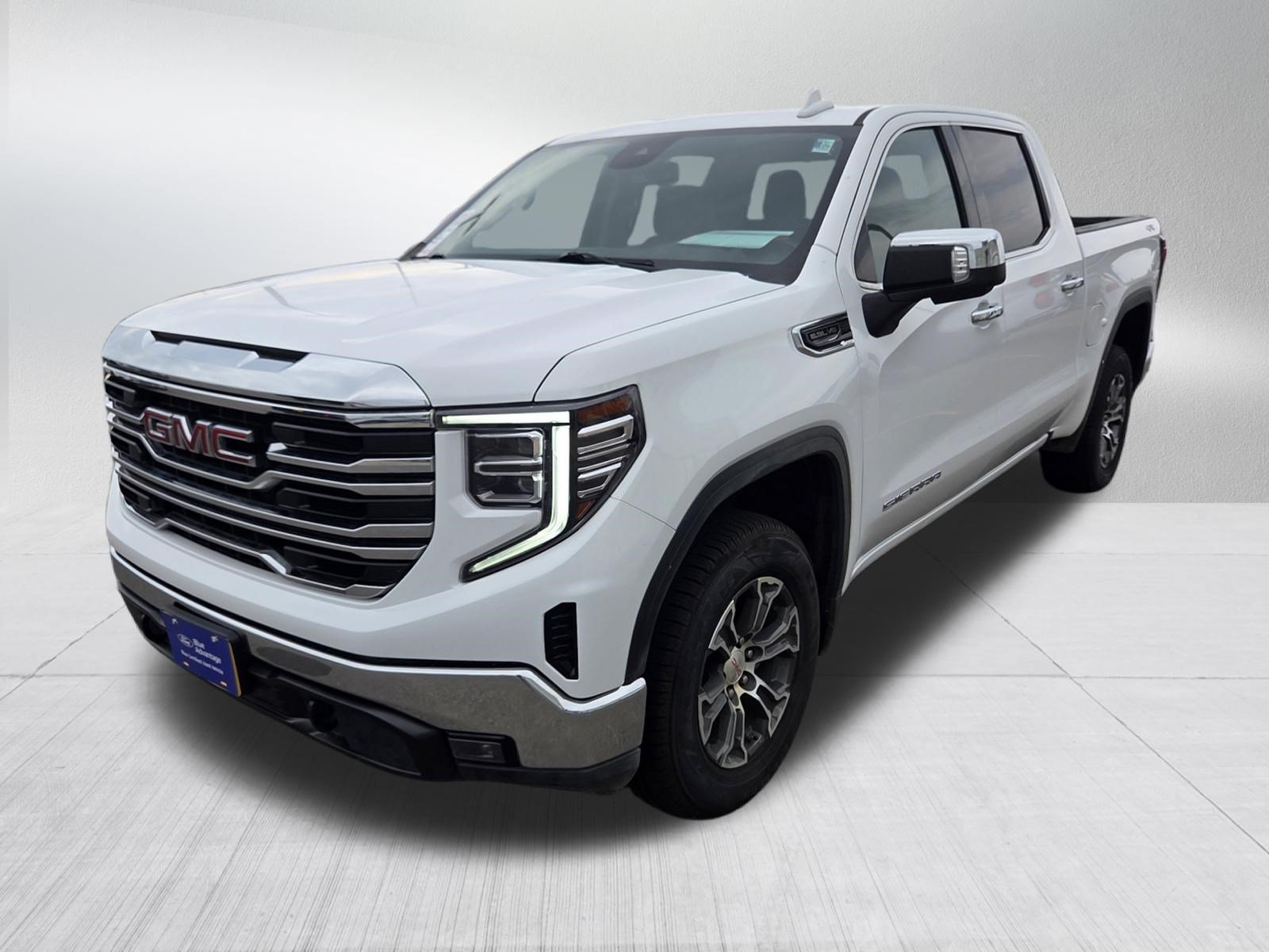 Used 2025 GMC Sierra 1500 SLT AWD/4WD image 3