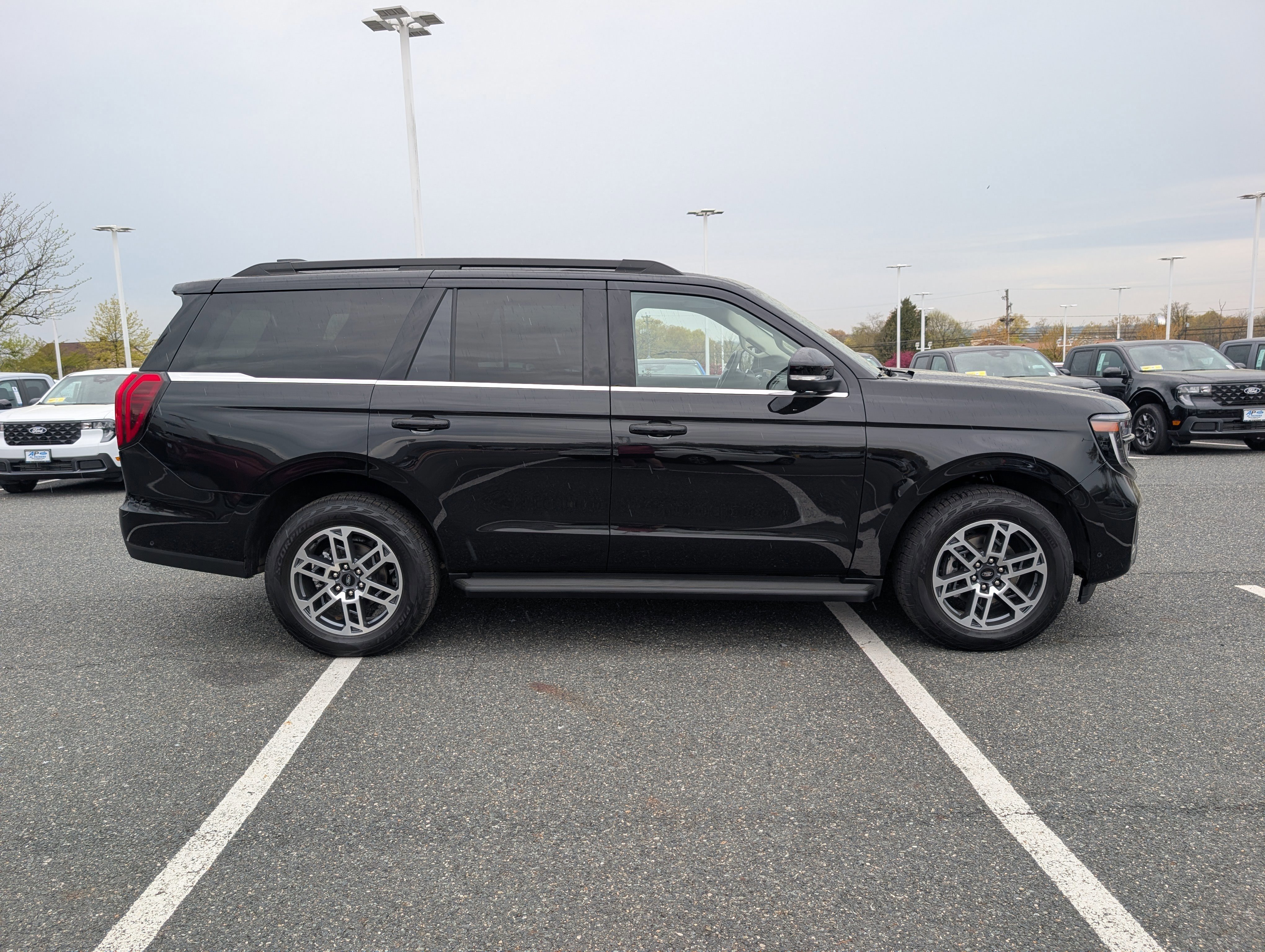 Certified 2025 Ford Expedition Active image 6