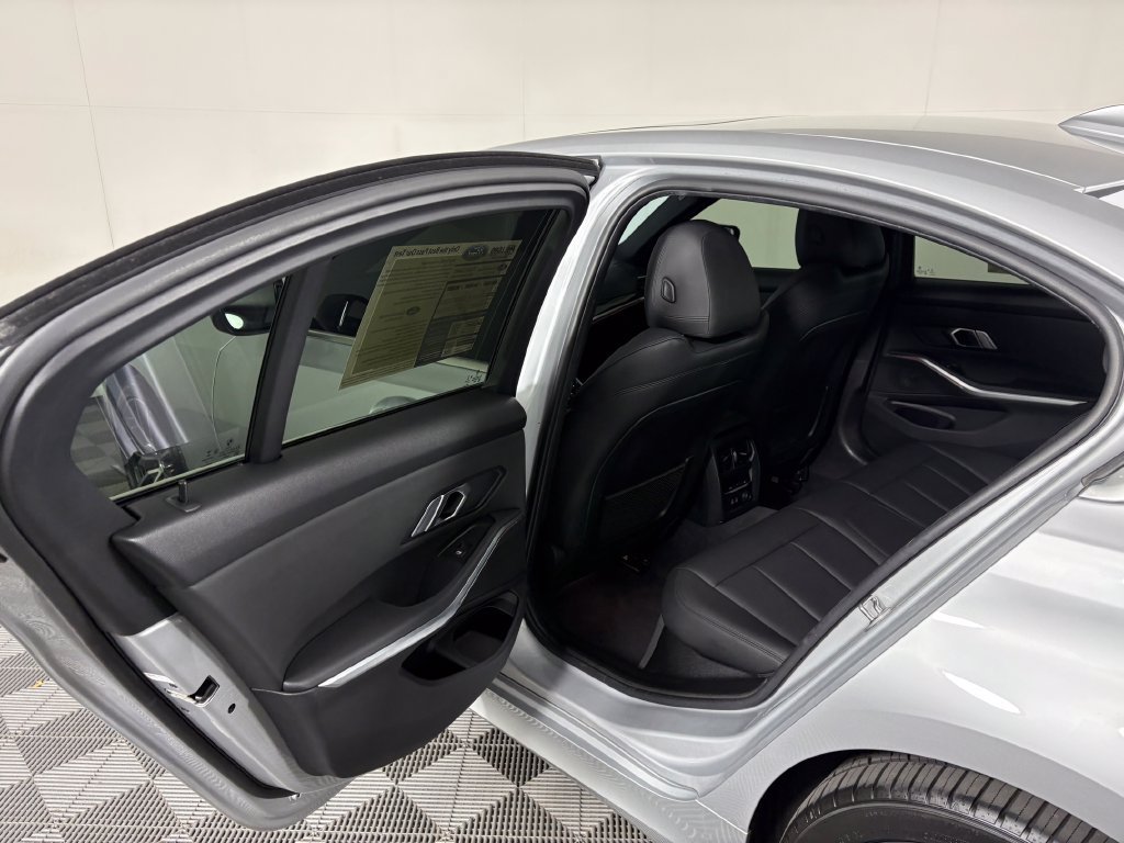 Used 2019 BMW 330i xDrive Sedan w/ Driving Assistance Package AWD/4WD image 28