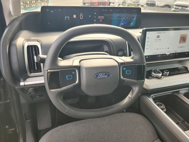 Certified 2025 Ford Expedition Active image 29