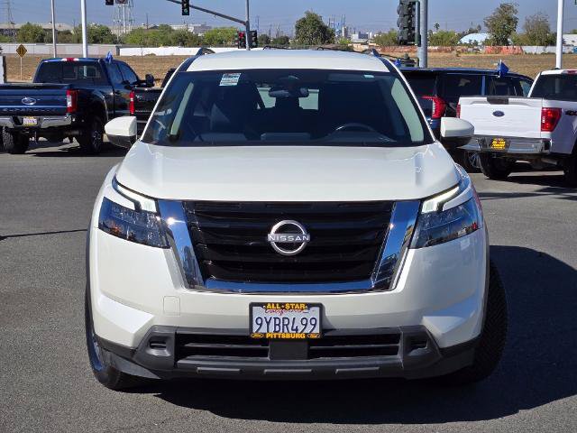Used 2024 Nissan Pathfinder SV FWD image 2