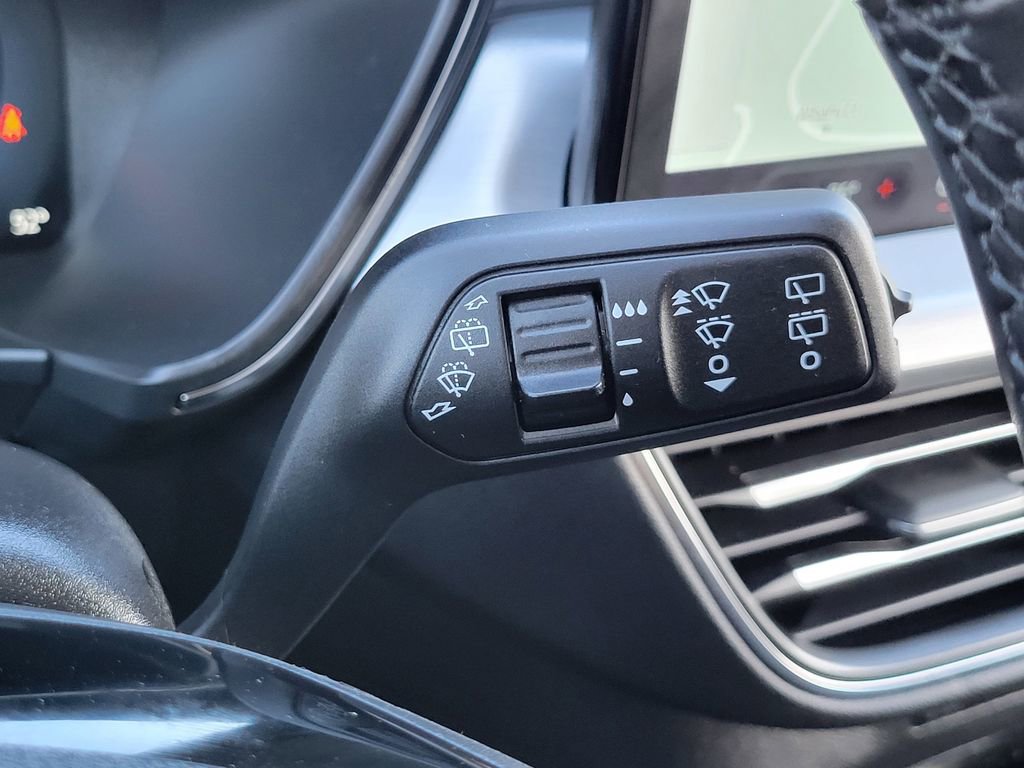 Certified 2025 Ford Escape SE w/ PHEV Premium Package image 33