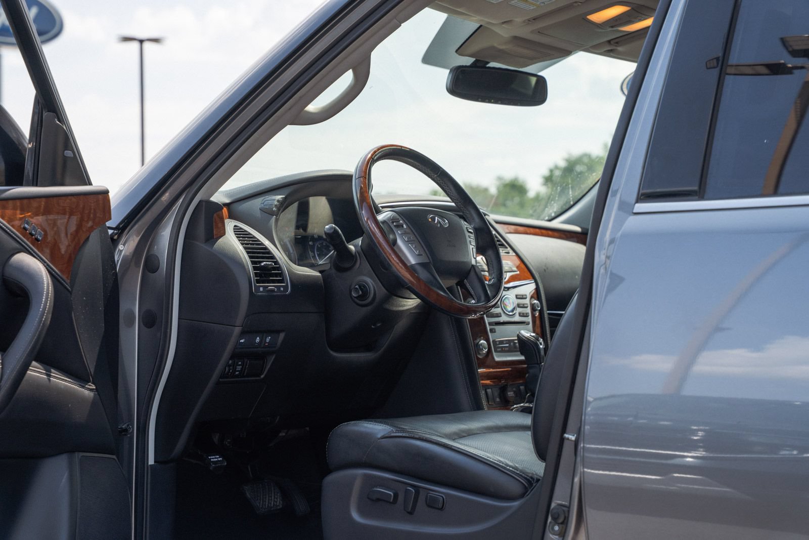 Used 2018 INFINITI QX80 4WD w/ Driver Assistance Package image 18