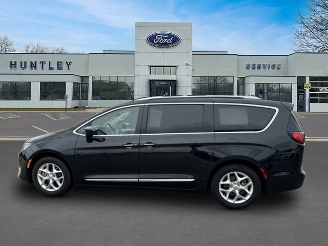 Used 2019 Chrysler Pacifica Touring-L Plus w/ Advanced Safetytec Group FWD image 6
