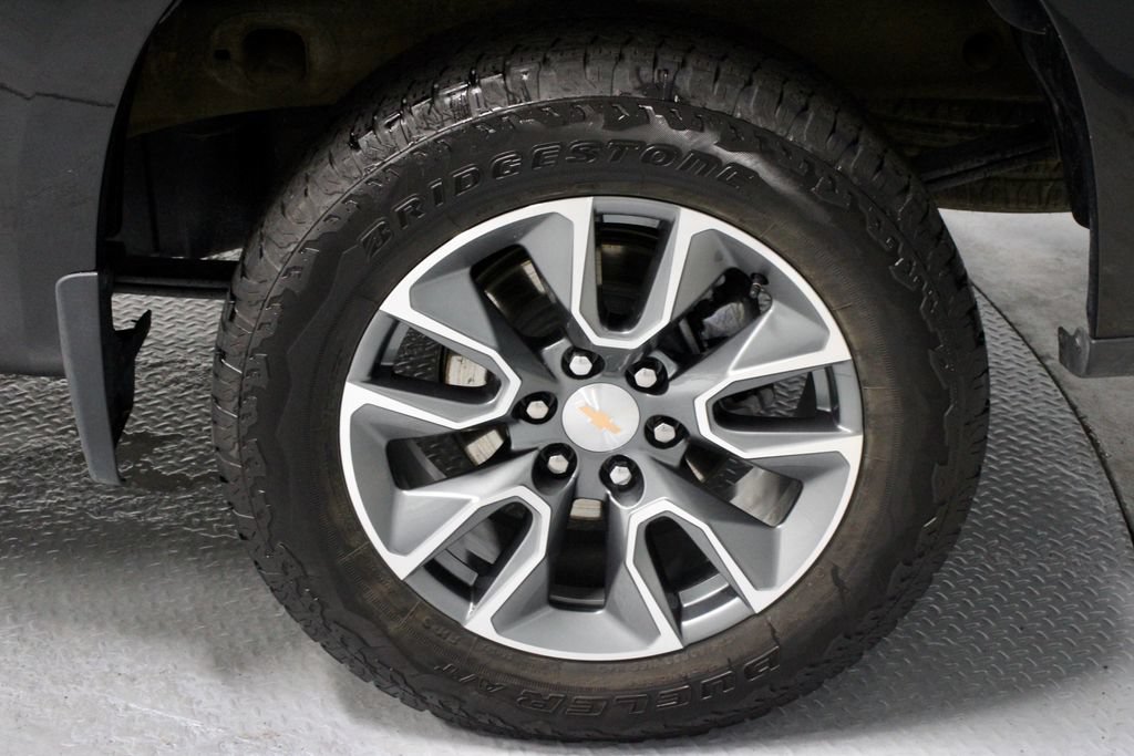 Used 2025 Chevrolet Silverado 1500 LT AWD/4WD image 19