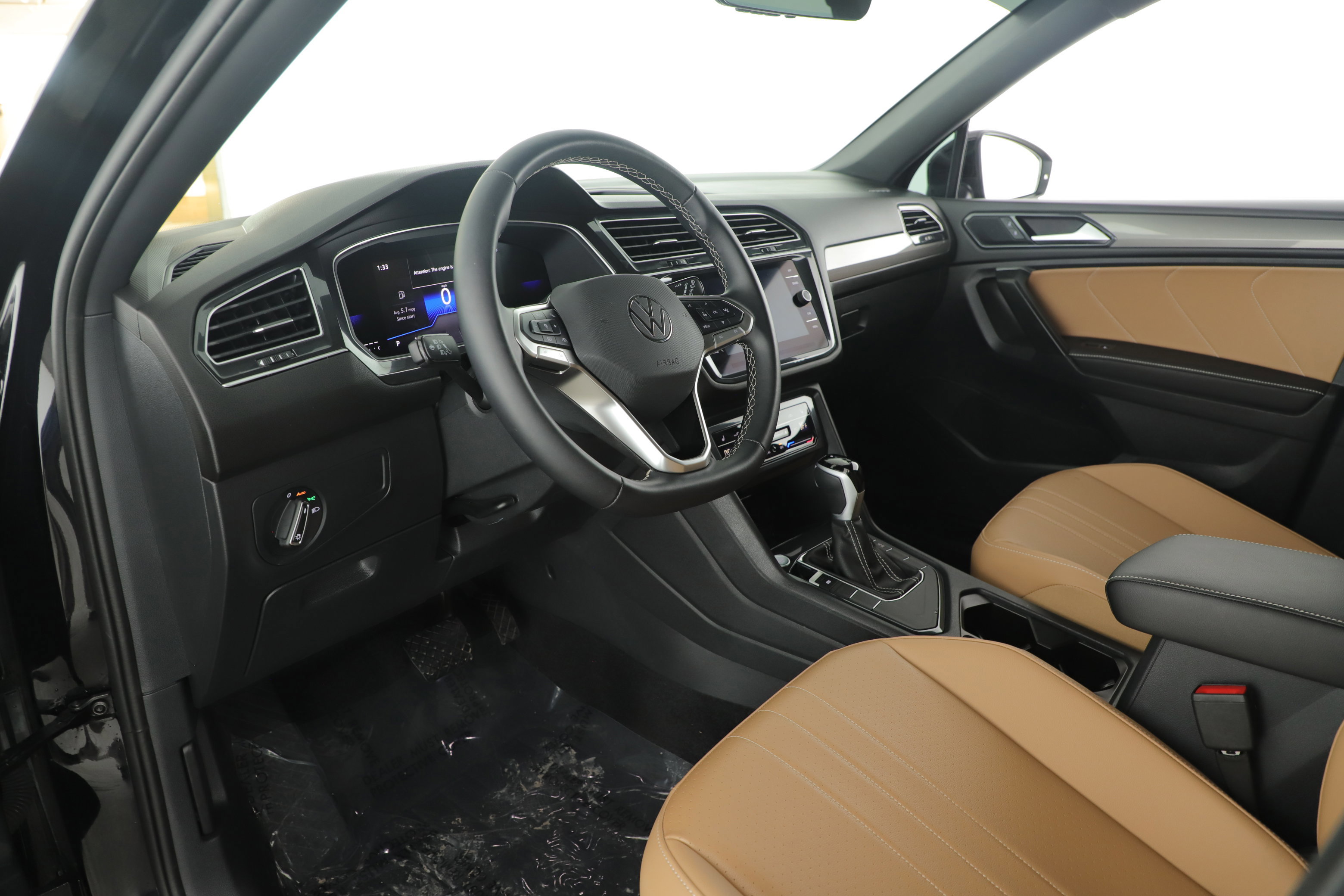 Used 2024 Volkswagen Tiguan SE image 10