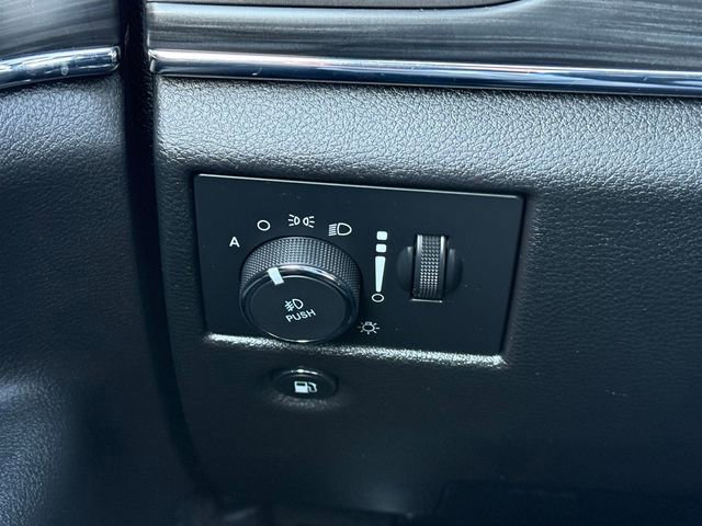 Used 2019 Jeep Grand Cherokee Limited image 23