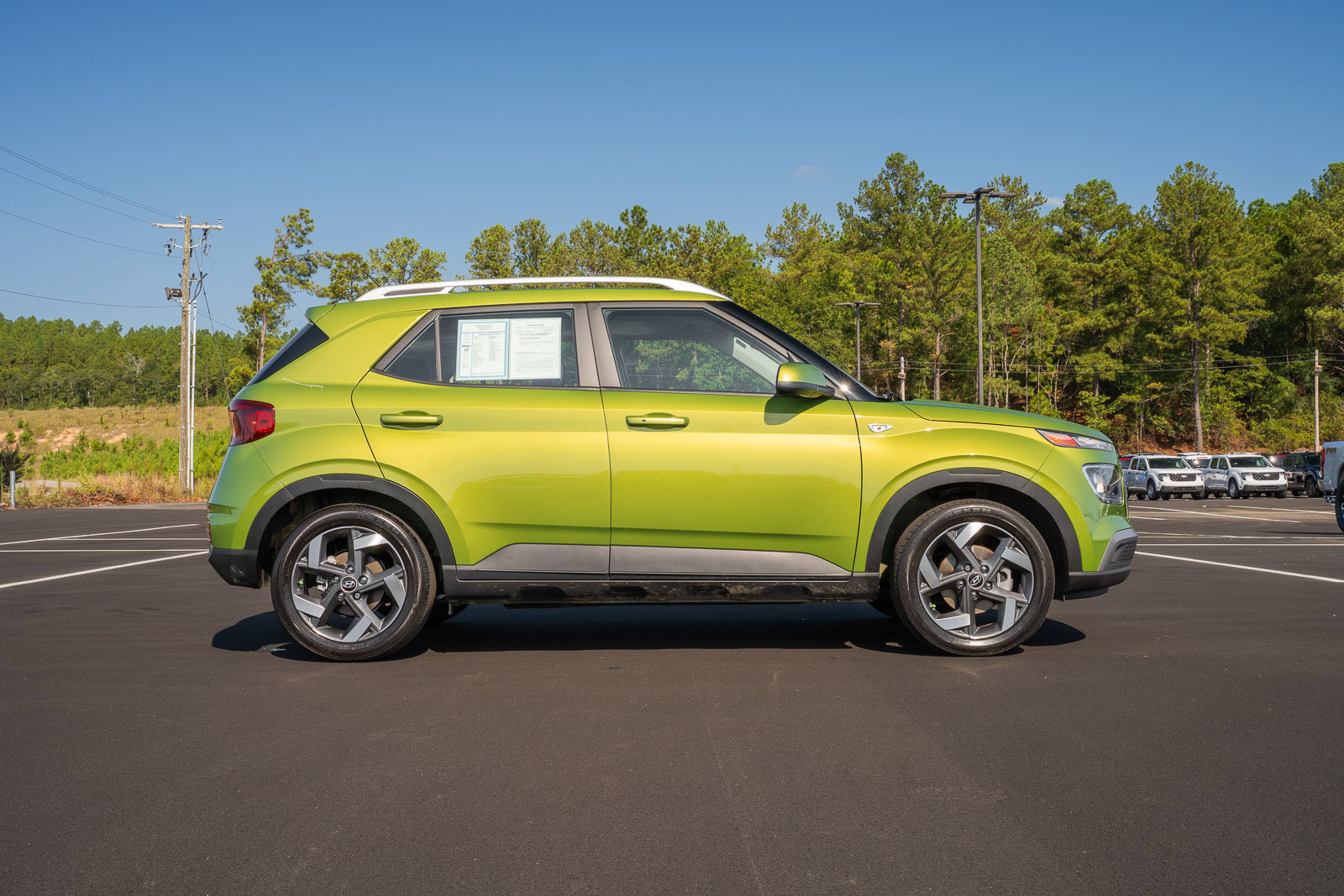 Used 2024 Hyundai Venue SEL FWD image 9