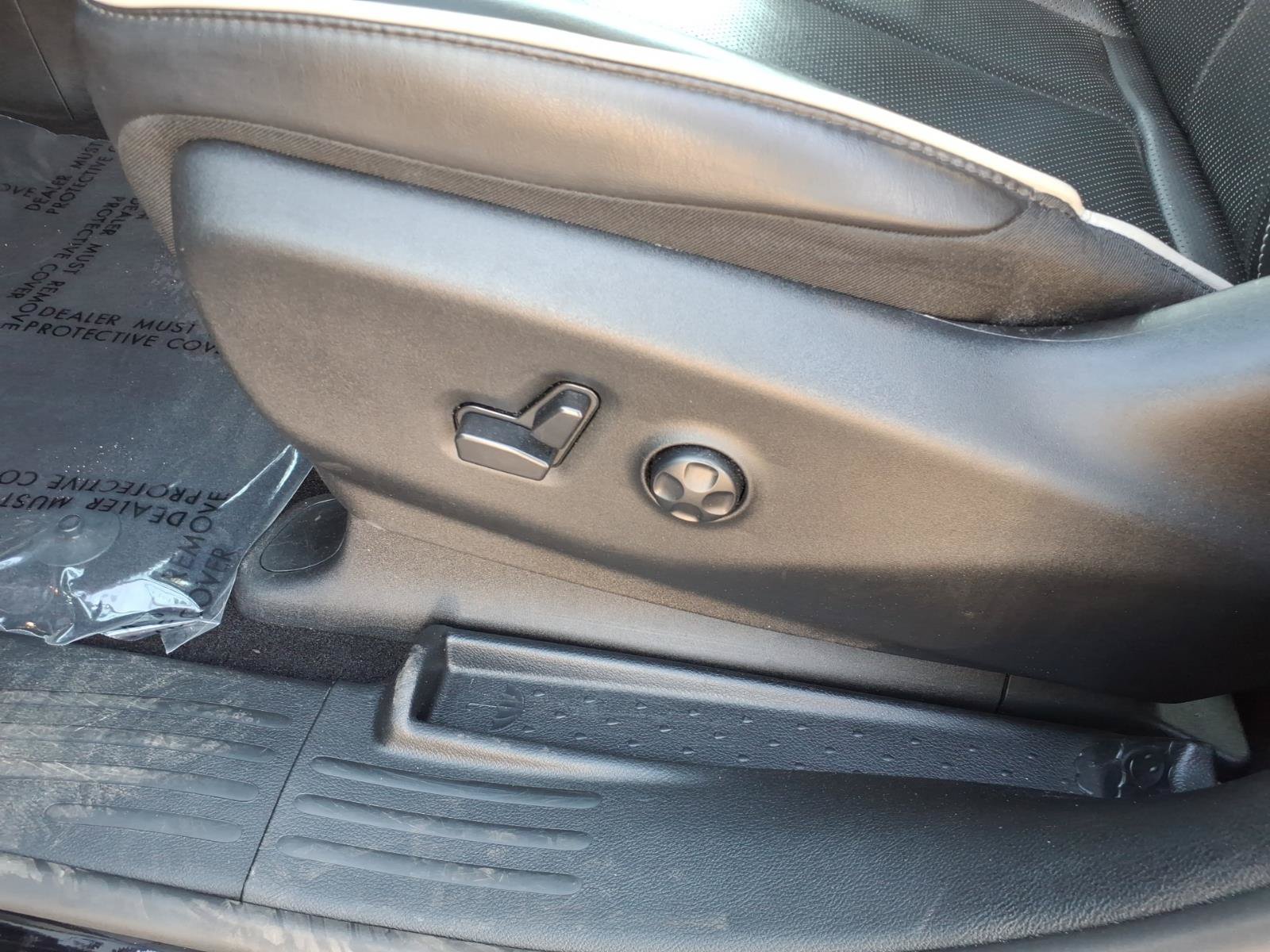Used 2025 Chrysler Pacifica Limited FWD image 11
