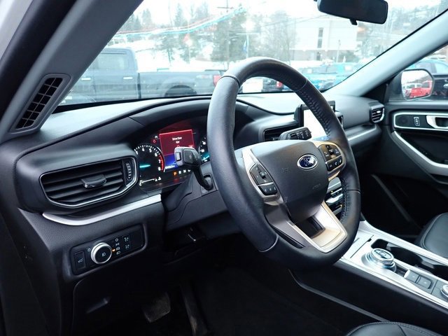 Certified 2022 Ford Explorer XLT w/ Equipment Group 202A image 15
