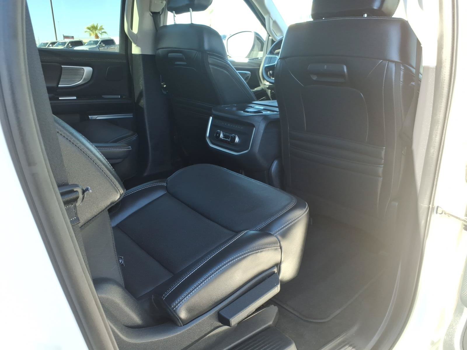 Certified 2025 Ford Expedition Max Platinum w/ Driver's Package AWD/4WD image 12