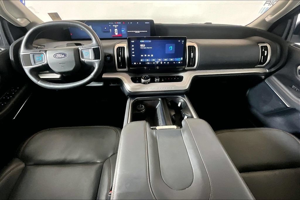 Certified 2025 Ford Expedition Active AWD/4WD image 11