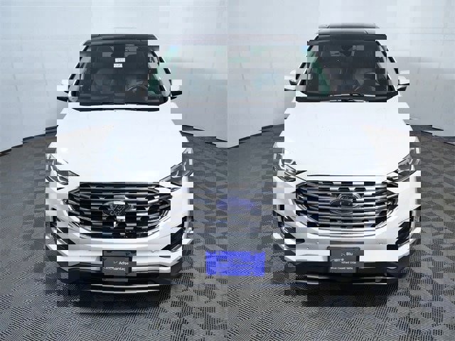 Certified 2019 Ford Edge Titanium w/ Equipment Group 301A image 3