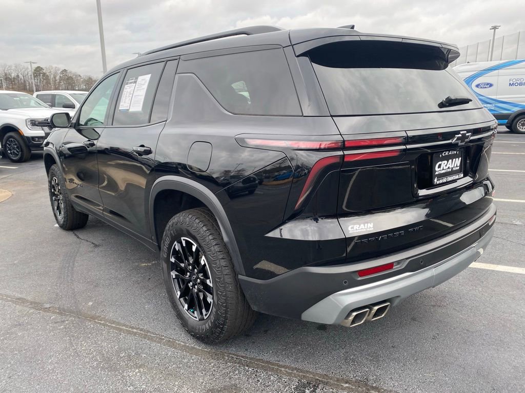 Used 2024 Chevrolet Traverse Z71 image 3