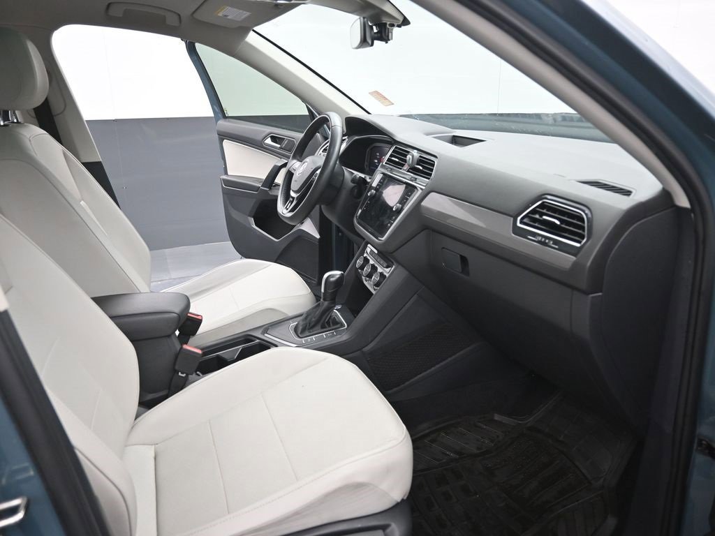 Used 2020 Volkswagen Tiguan SEL image 28