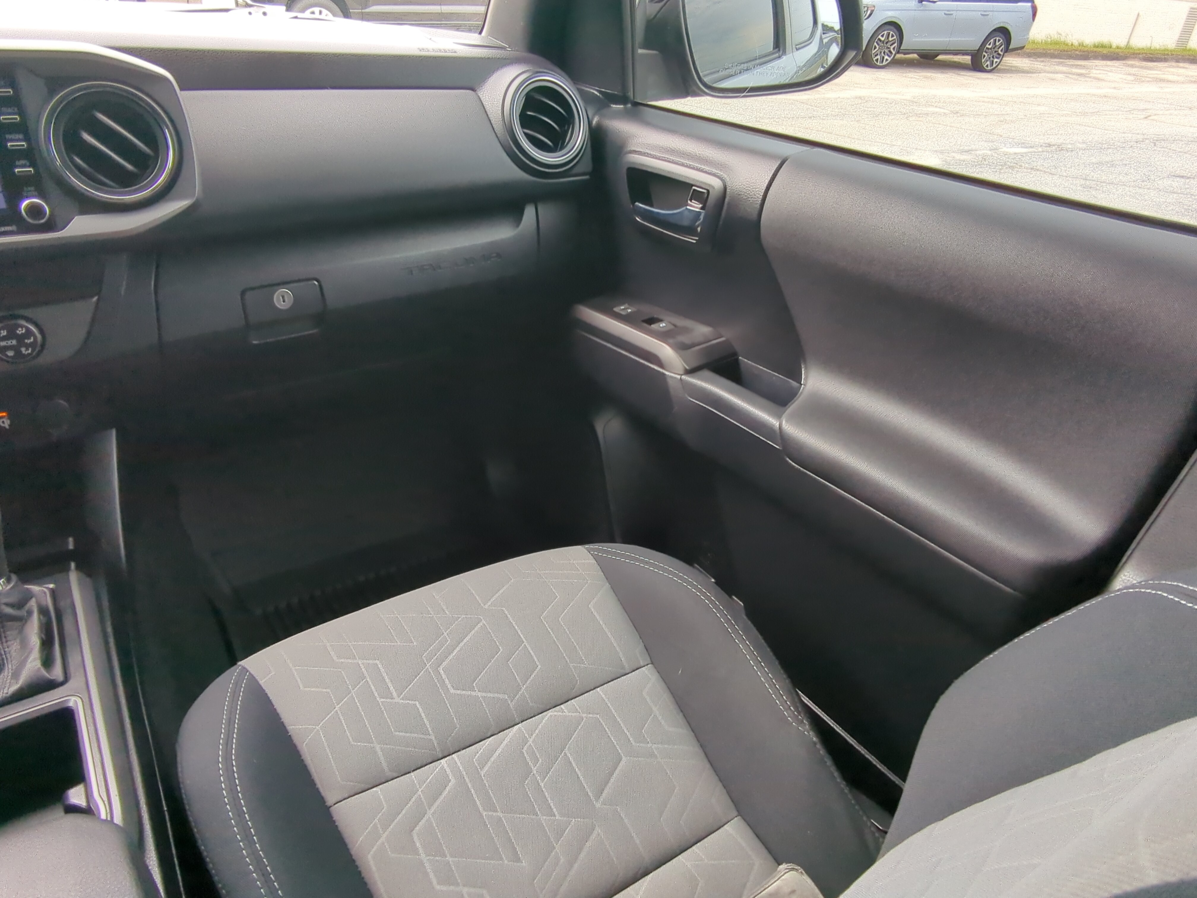 Used 2020 Toyota Tacoma TRD Off-Road AWD/4WD image 15