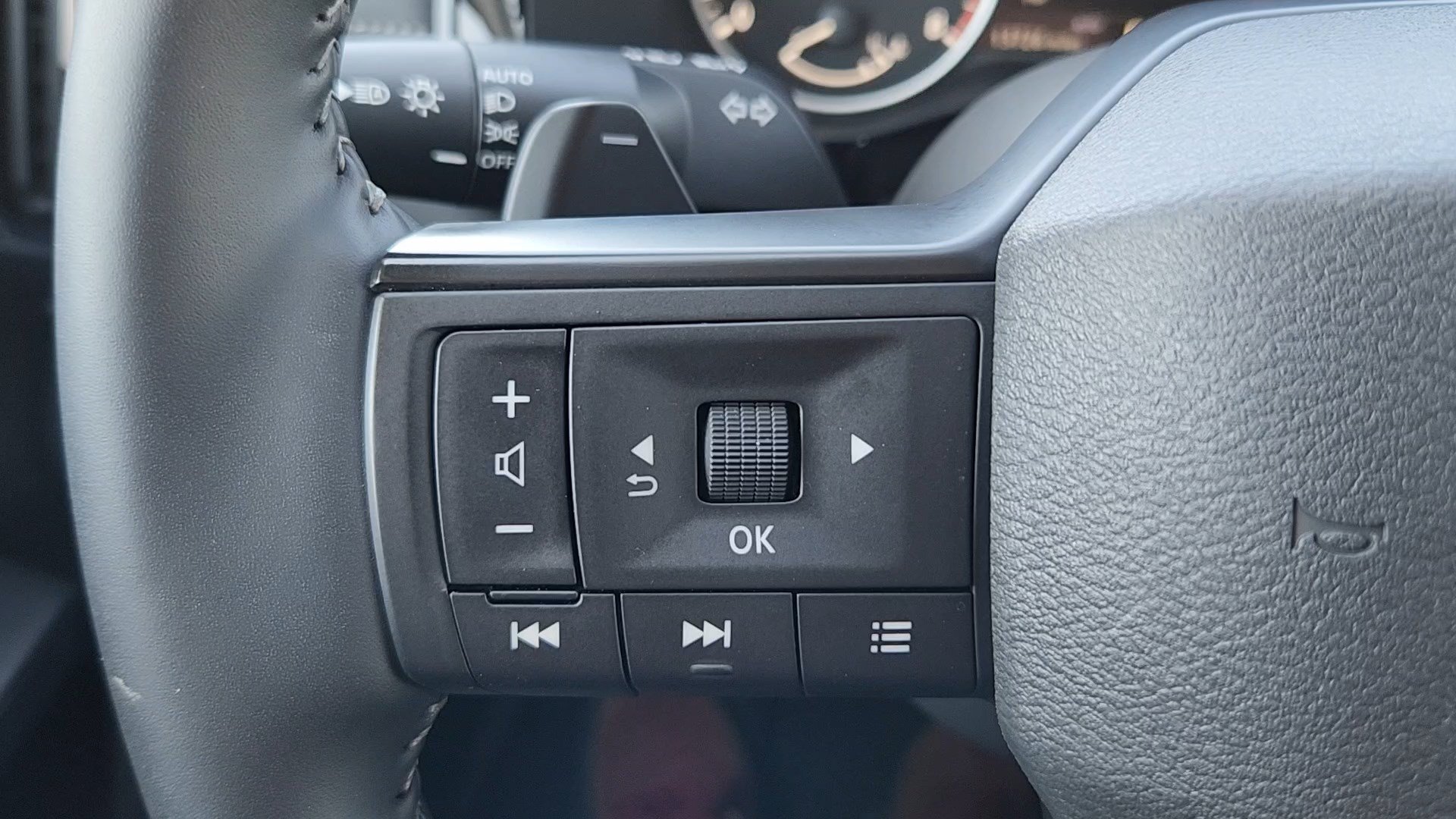 Used 2026 Nissan Pathfinder SV AWD/4WD image 13