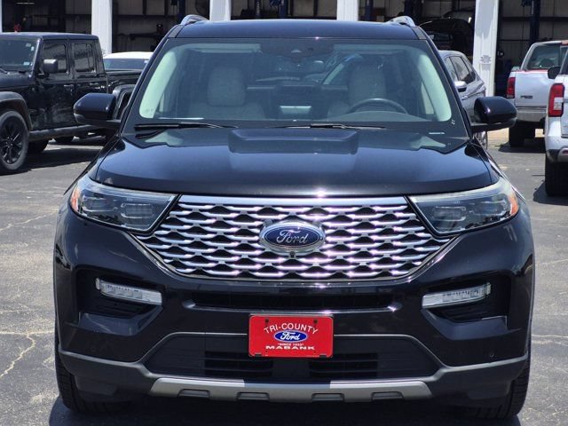 Certified 2020 Ford Explorer Platinum w/ Premium Technology Package AWD/4WD image 2