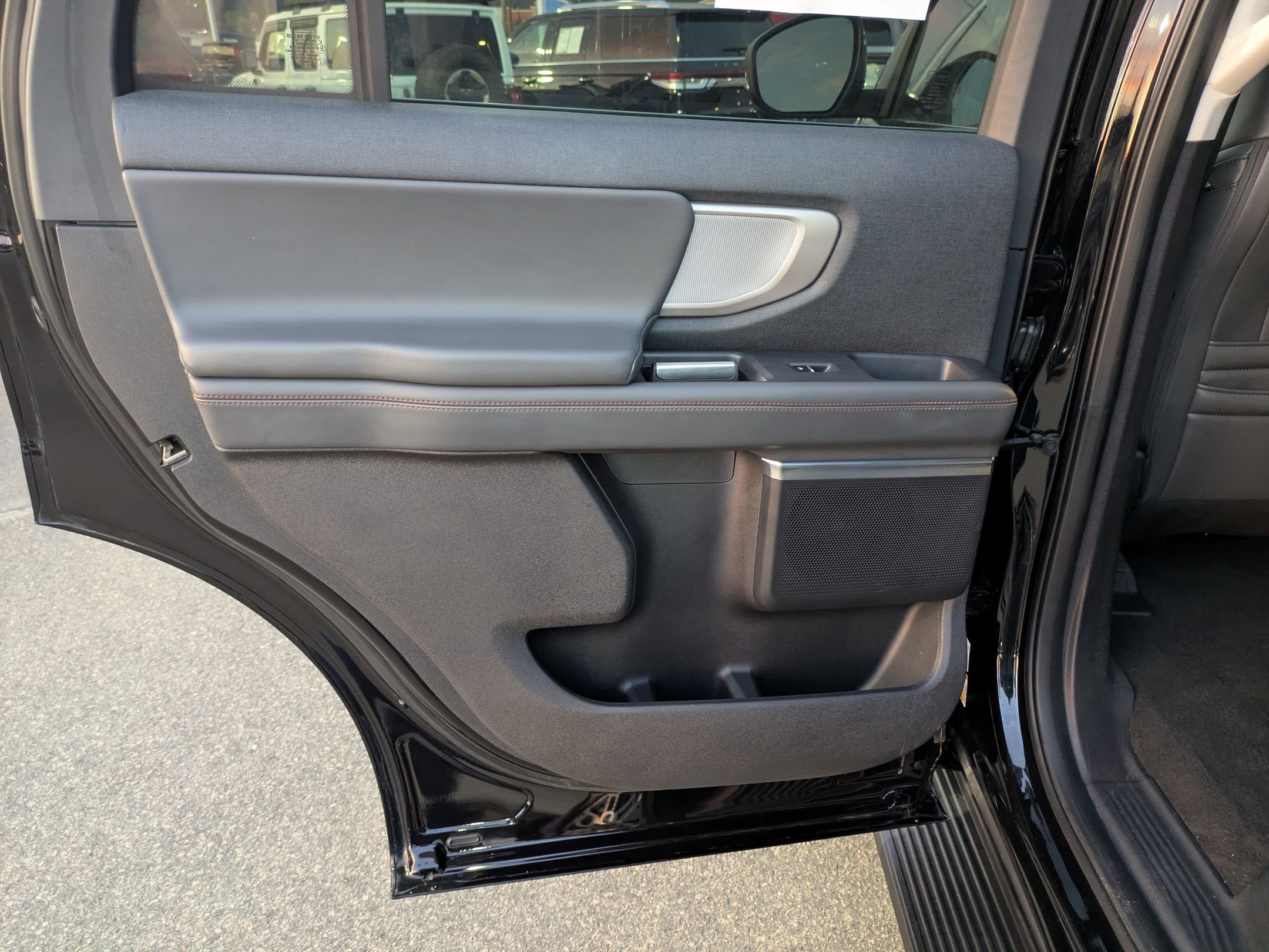 Certified 2025 Ford Expedition Active image 30