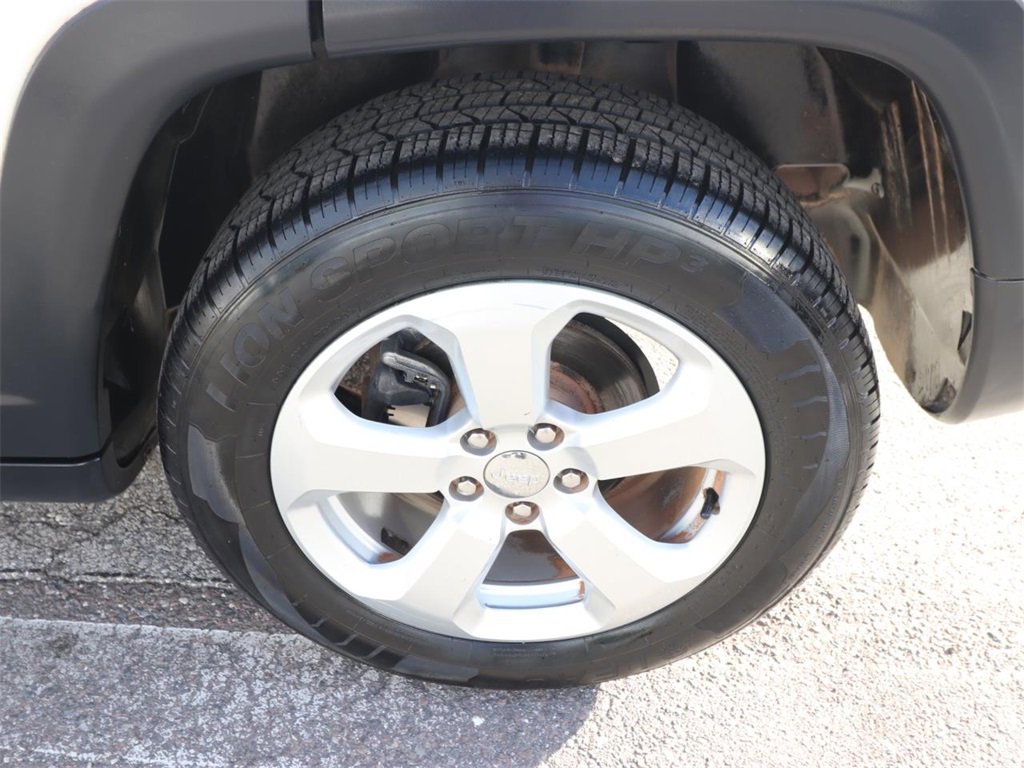 Used 2019 Jeep Compass Latitude image 14