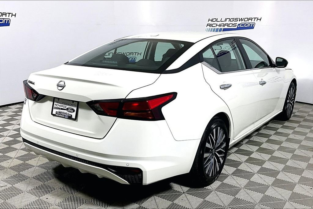 Used 2025 Nissan Altima 2.5 SV FWD image 9