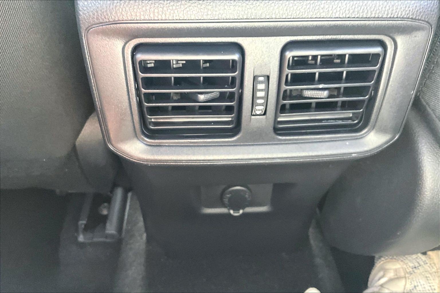 Used 2024 Toyota RAV4 LE AWD/4WD image 32