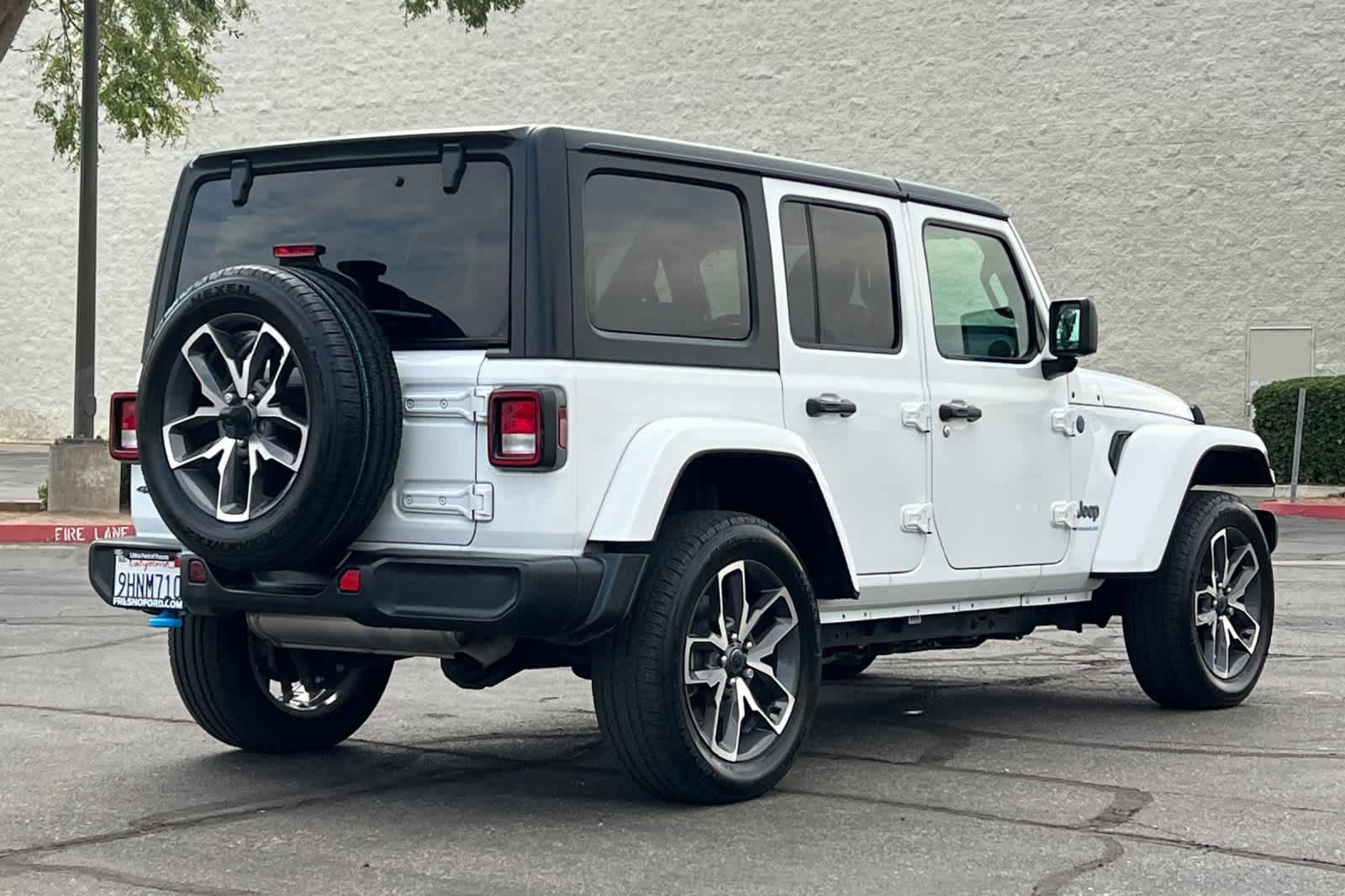 Used 2024 Jeep Wrangler Unlimited AWD/4WD image 2