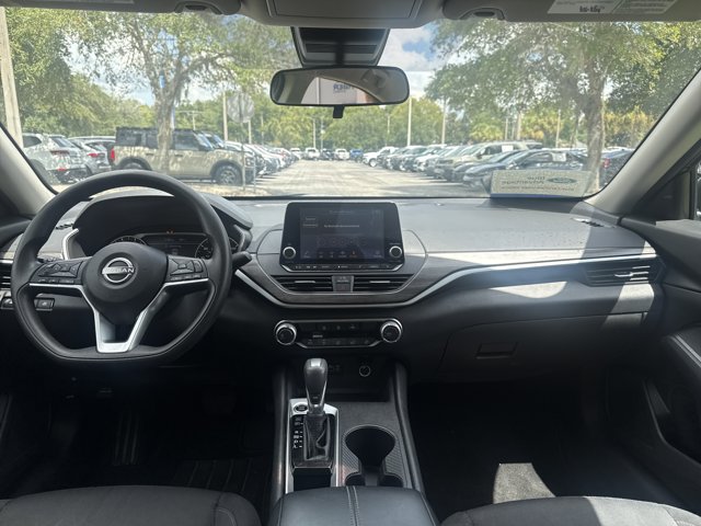 Used 2025 Nissan Altima 2.5 SV FWD image 19