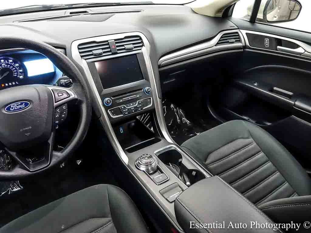 Certified 2018 Ford Fusion SE w/ Fusion SE Technology Package FWD image 14