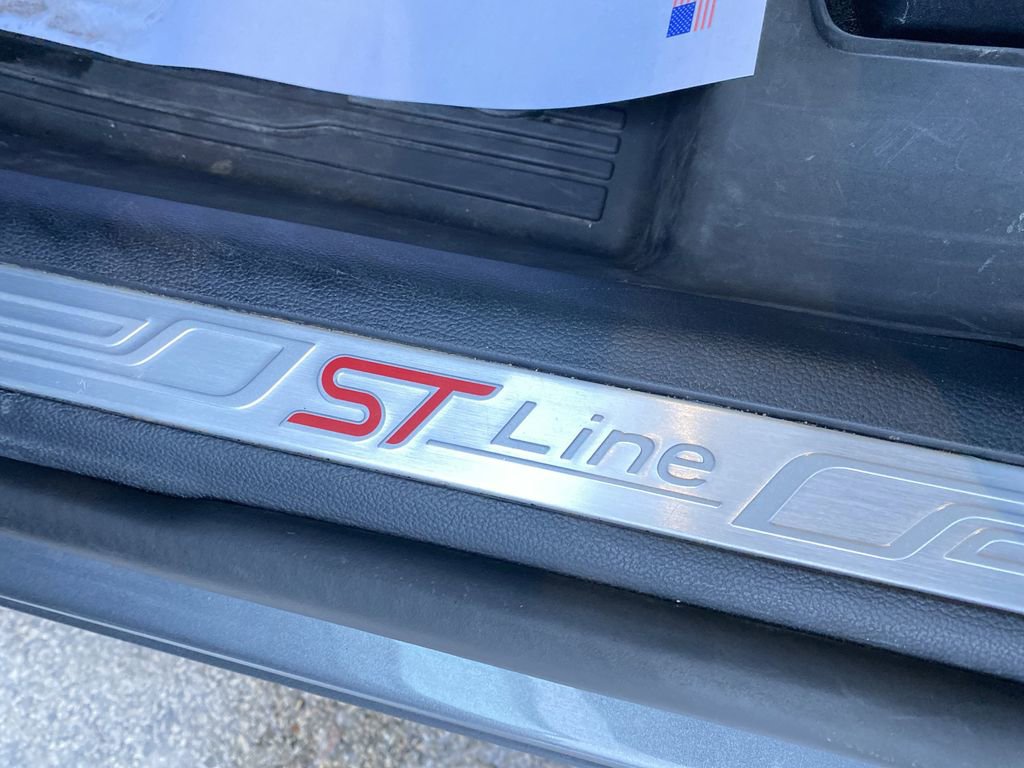 Certified 2025 Ford Explorer ST-Line image 13