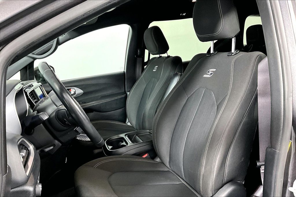 Used 2020 Chrysler Pacifica Touring w/ S Appearance Package FWD image 25