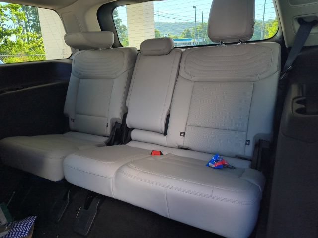 Certified 2025 Ford Expedition Platinum w/ Platinum Ultimate Package AWD/4WD image 34
