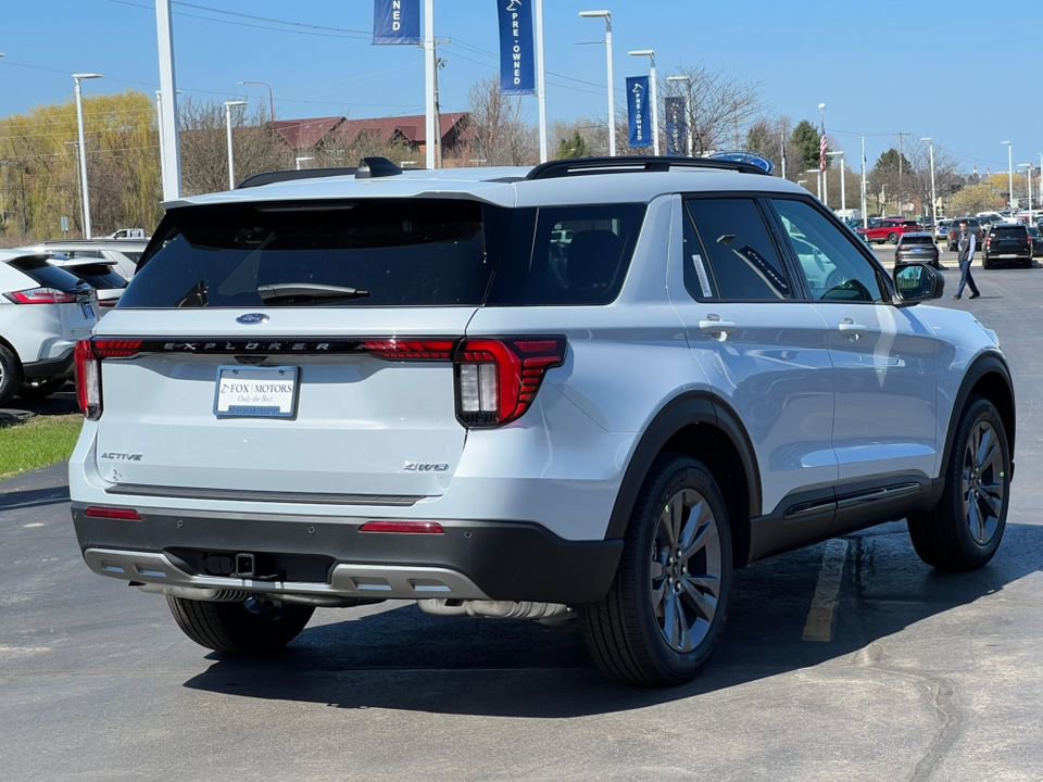 Certified 2024 Ford Explorer XLT w/ Equipment Group 202A AWD/4WD image 9