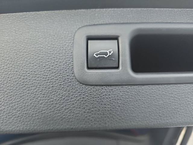 Used 2022 Toyota Highlander XLE AWD/4WD image 13