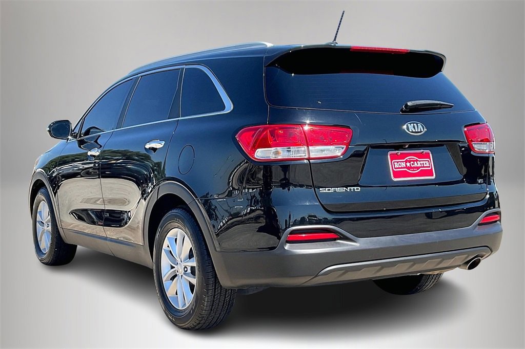 Used 2018 Kia Sorento LX image 2
