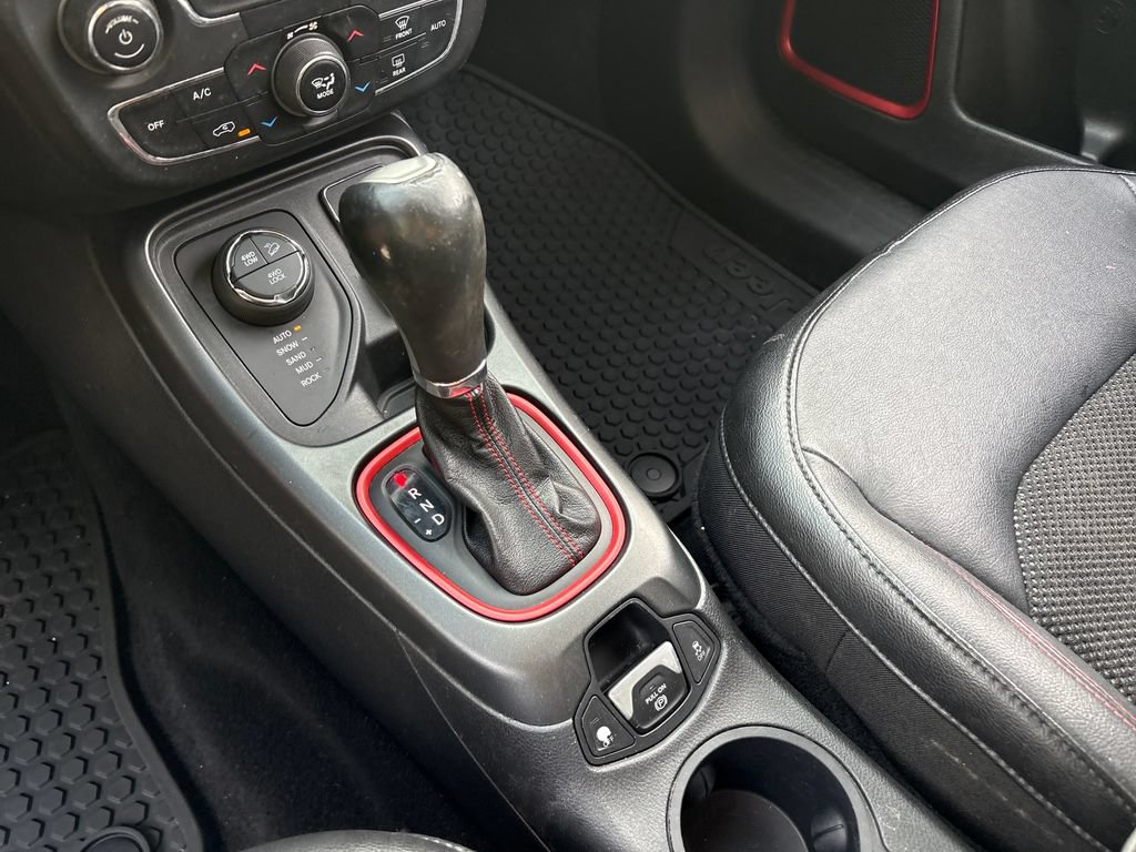 Used 2018 Jeep Compass Trailhawk w/ Popular Equipment Group AWD/4WD image 28