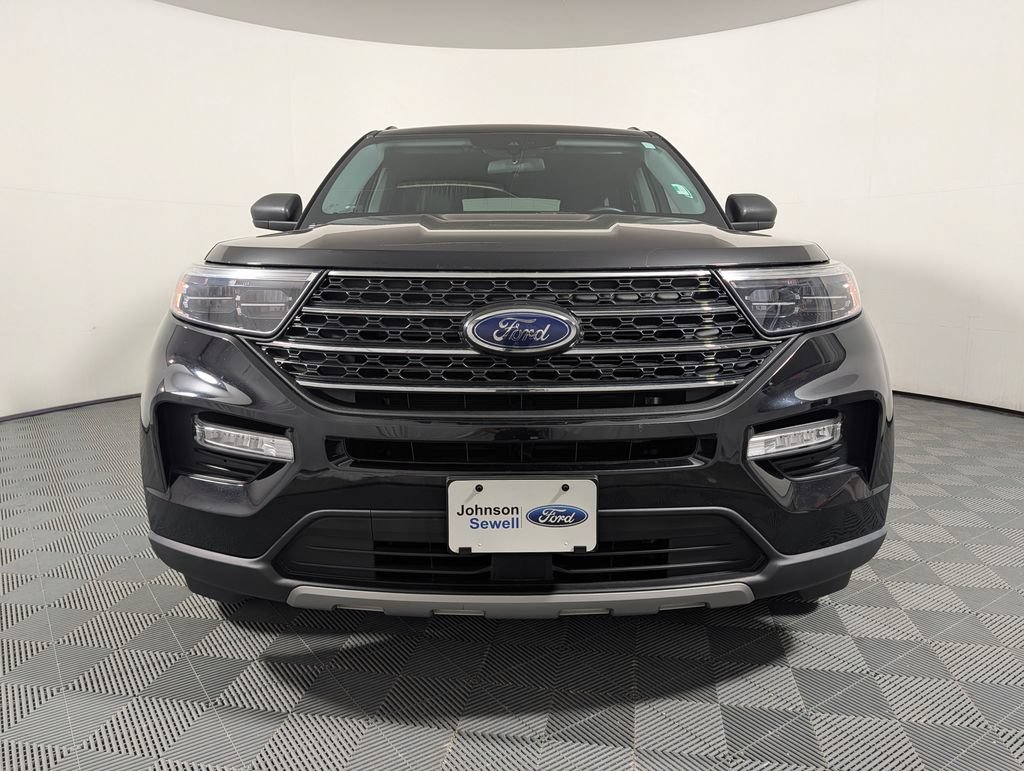 Certified 2022 Ford Explorer XLT w/ Equipment Group 202A RWD image 3