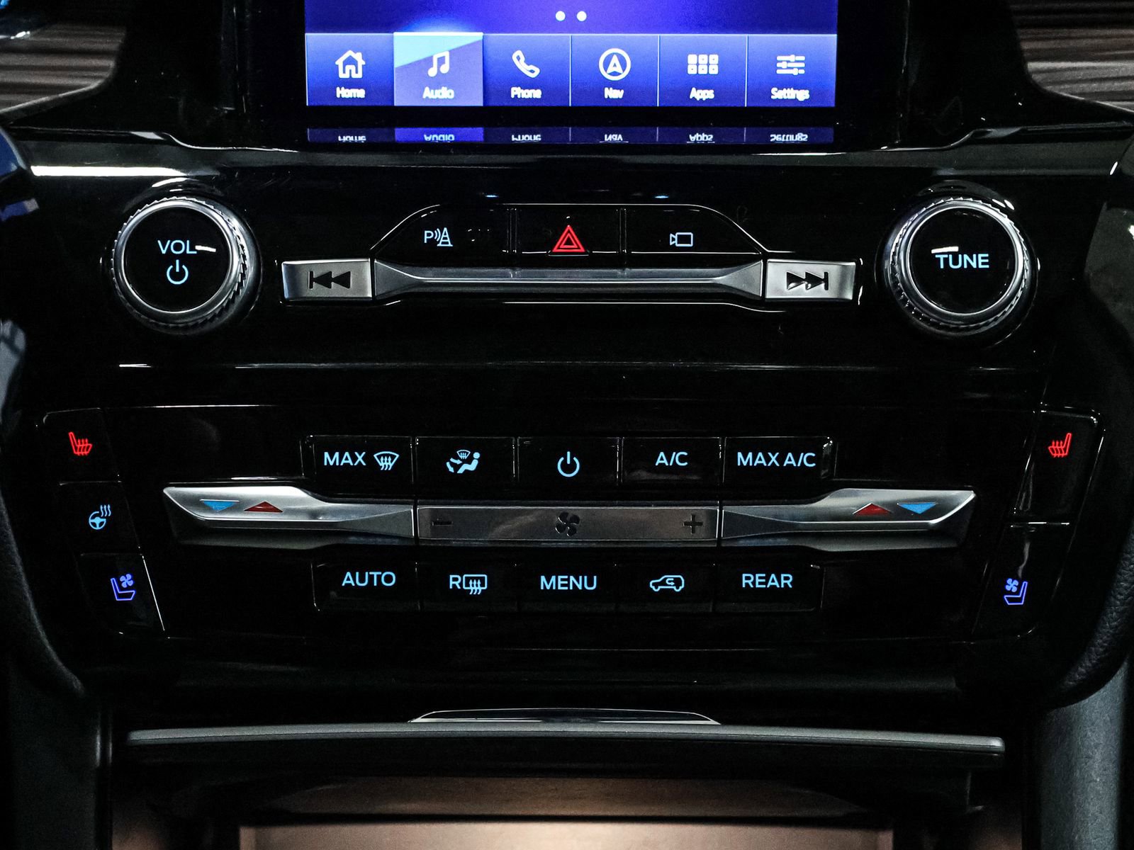 Certified 2023 Ford Explorer Limited w/ Limited Technology Package AWD/4WD image 29