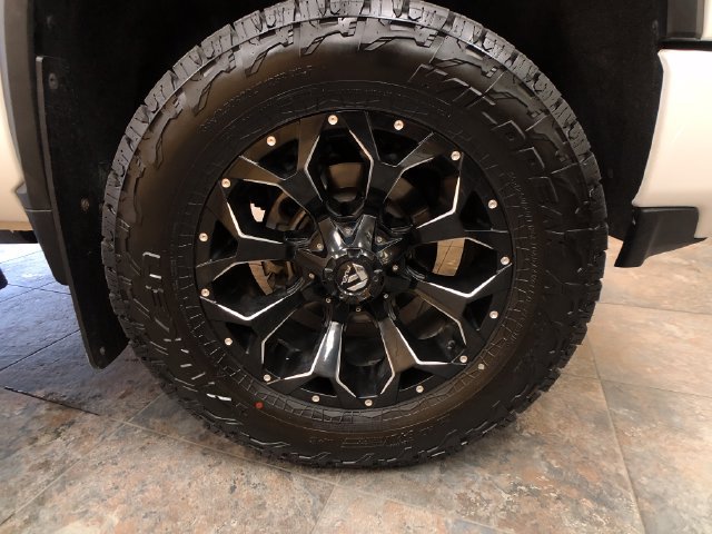 Used 2022 Chevrolet Silverado 2500 High Country w/ Technology Package AWD/4WD image 9