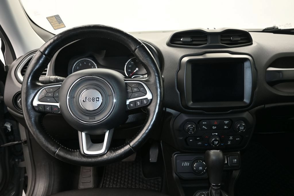 Used 2021 Jeep Renegade Latitude w/ Luxury Group I AWD/4WD image 16